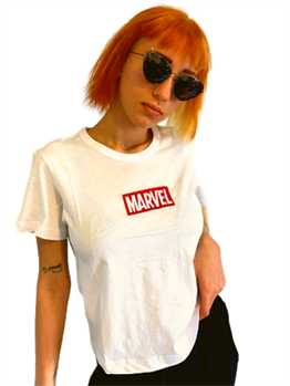 Beyaz %100 Pamuk Bisiklet Yaka Crop Marvel Kadın T-Shirt